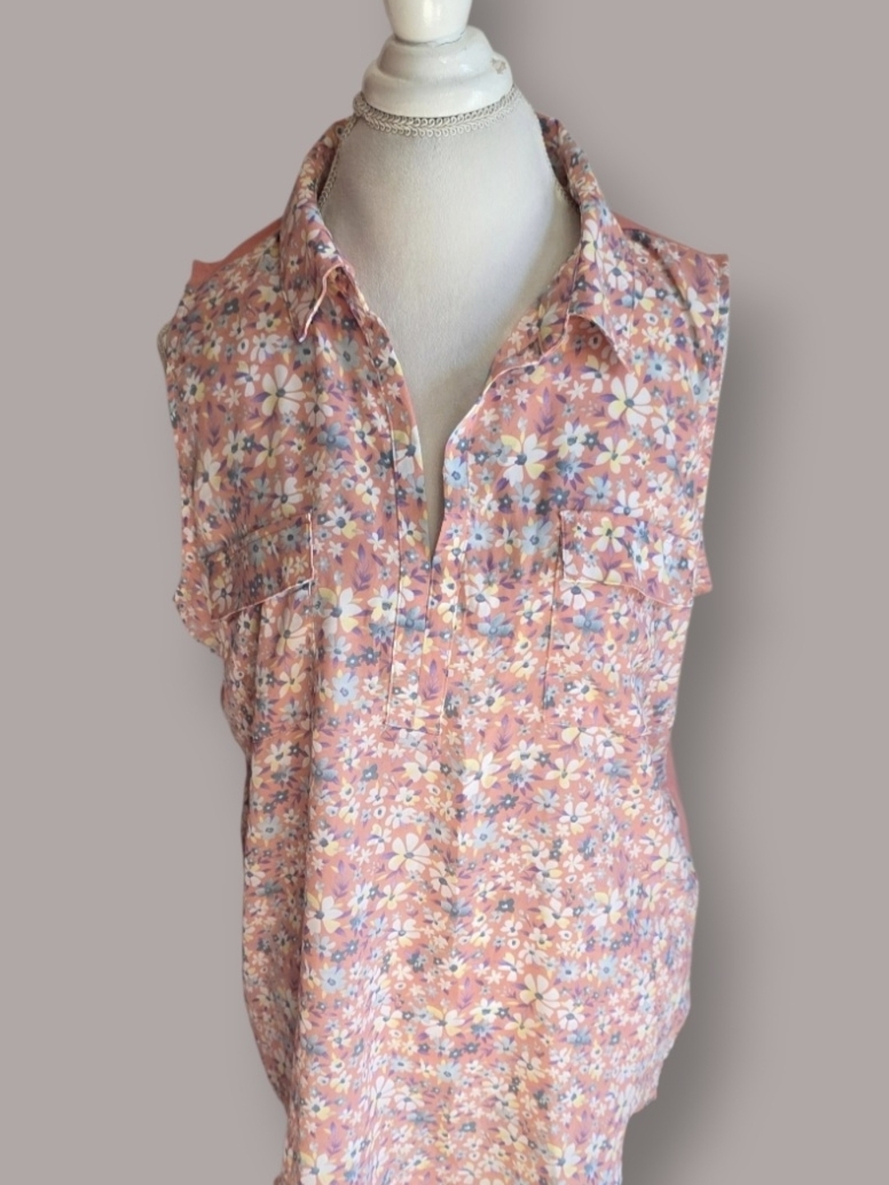 🌸 Architect Pink Floral Sleeveless Button-Style Camisole